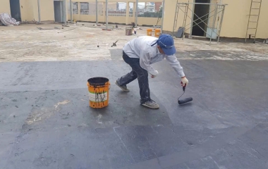Bảo vệ lớp chống thấm sàn mái bằng lớp hoàn thiện bền vững